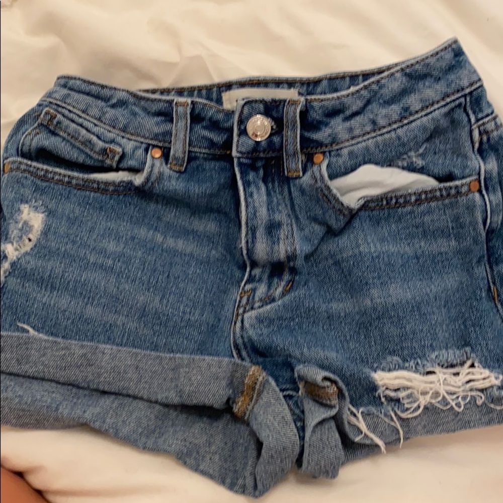 Super cute PacSun mom shorts